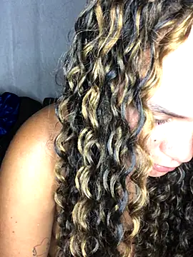 Snapshot of Geelalmeida chatting on 12/19/25, 02:07 Geelalmeida online show from 12/19/25, 02:07