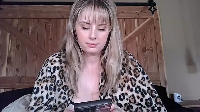 Snapshot of onesmittenkitten chatting on 03/03/26, 05:52 onesmittenkitten online show from 03/03/26, 05:52