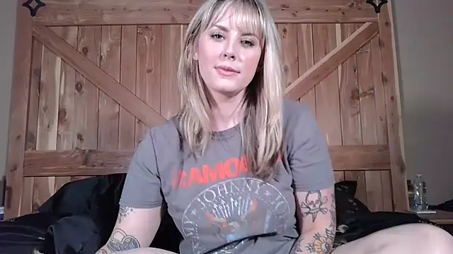 onesmittenkitten online show from 05/19/26, 05:41