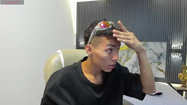 Snapshot of TaylerMiles chatting on 01/15/26, 03:22 TaylerMiles online show from 01/15/26, 03:22