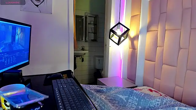 Snapshot of TaylerMiles chatting on 01/15/26, 03:27 TaylerMiles online show from 01/15/26, 03:27