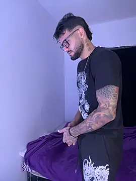 Snapshot of thedragonboyxxx chatting on 12/20/25, 04:19 thedragonboyxxx online show from 12/20/25, 04:19