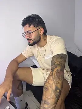 Snapshot of thedragonboyxxx chatting on 01/05/26, 11:52 thedragonboyxxx online show from 01/05/26, 11:52