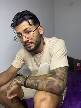 Snapshot of thedragonboyxxx chatting on 01/08/26, 04:26 thedragonboyxxx online show from 01/08/26, 04:26