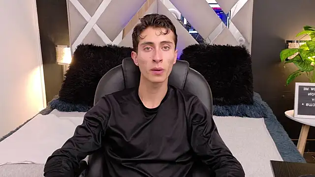 Ithan Skin online show from 01/13/26, 11:48