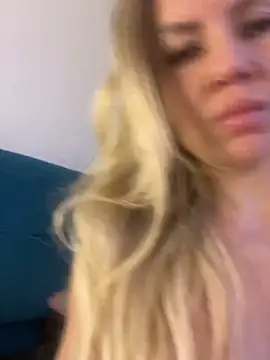 Snapshot of Natalia_Fit chatting on 04/23/26, 04:57 Natalia Fit online show from 04/23/26, 04:57