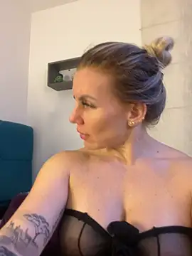Snapshot of Natalia_Fit chatting on 04/30/26, 05:14 Natalia Fit online show from 04/30/26, 05:14