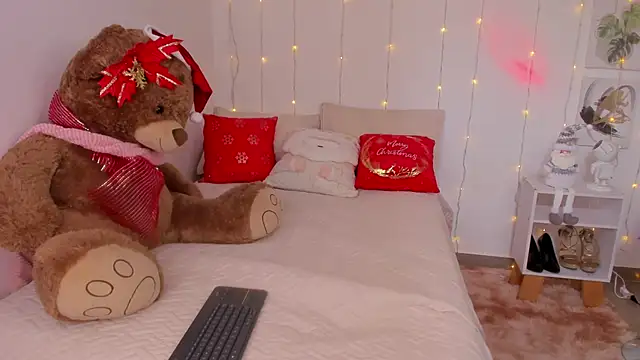 Lily Hiill7 online show from 12/17/25, 06:36