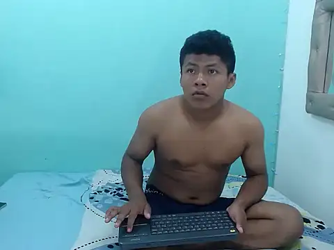 Snapshot of toomixxx chatting on 12/23/25, 07:06 toomixxx online show from 12/23/25, 07:06