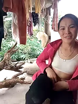 Snapshot of Girl_cutee chatting on 01/14/26, 09:48 Girl cutee online show from 01/14/26, 09:48