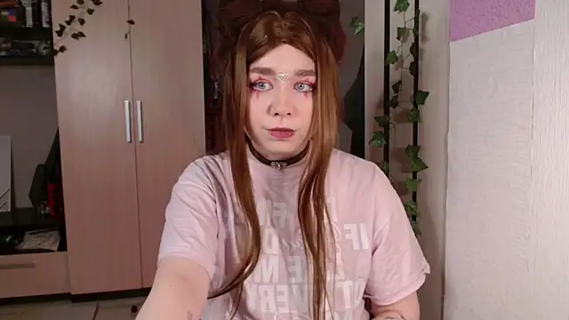 Yuly Soft online show from 12/18/25, 04:13