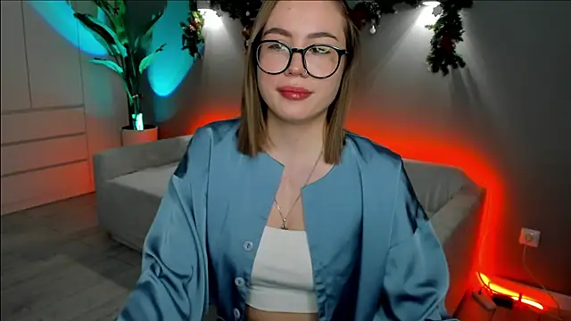 Aurelia Voss online show from 12/22/25, 06:43