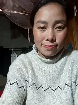 Snapshot of Chloe-ee chatting on 12/19/25, 03:24 Chloe-ee online show from 12/19/25, 03:24