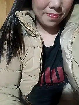 Snapshot of Chloe-ee chatting on 01/15/26, 02:10 Chloe-ee online show from 01/15/26, 02:10