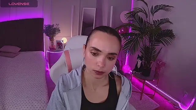 Snapshot of Dayana_Foxy chatting on 12/17/25, 08:53 Dayana Foxy online show from 12/17/25, 08:53