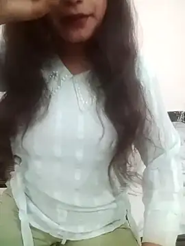 Snapshot of Meenu_rani7 chatting on 12/19/25, 04:41 Meenu rani7 online show from 12/19/25, 04:41