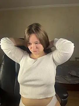 Snapshot of CaramelleSugarr chatting on 12/18/25, 02:34 CaramelleSugarr online show from 12/18/25, 02:34