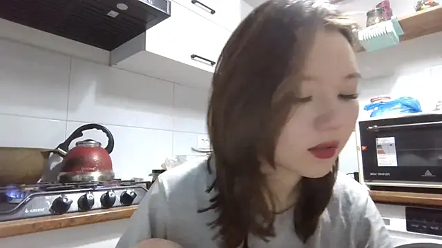 Snapshot of VelmaMaasch chatting on 12/18/25, 02:12 VelmaMaasch online show from 12/18/25, 02:12