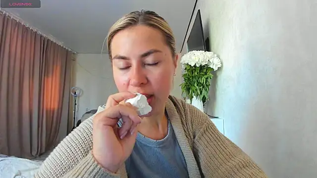 Roxi Joy online show from 06/01/26, 06:04