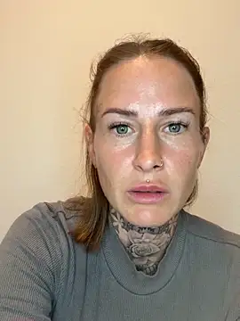 Snapshot of Klarry69 chatting on 04/10/26, 08:02 Klarry69 online show from 04/10/26, 08:02