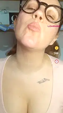 Snapshot of SofiEsteves chatting on 07/17/26, 12:34 SofiEsteves online show from 07/17/26, 12:34
