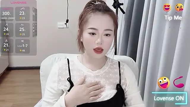 Snapshot of Amireux-8 chatting on 04/20/26, 12:19 Amireux-8 online show from 04/20/26, 12:19