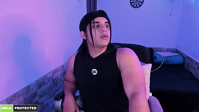 Snapshot of latinboyfit chatting on 03/04/26, 10:54 latinboyfit online show from 03/04/26, 10:54