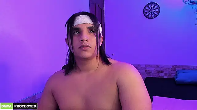 Snapshot of latinboyfit chatting on 05/17/26, 04:25 latinboyfit online show from 05/17/26, 04:25
