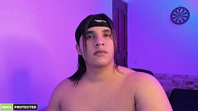 Snapshot of latinboyfit chatting on 05/23/26, 02:06 latinboyfit online show from 05/23/26, 02:06