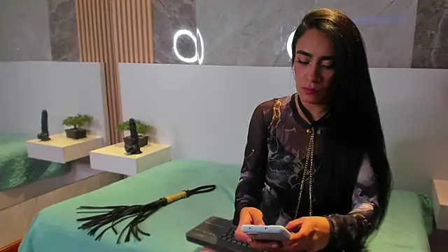 PamelaRed  online show from 12/22/25, 08:06