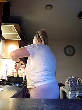 Snapshot of theblondecocklover chatting on 01/15/26, 04:22 theblondecocklover online show from 01/15/26, 04:22