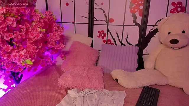 Nickie reed  online show from 07/06/26, 10:23