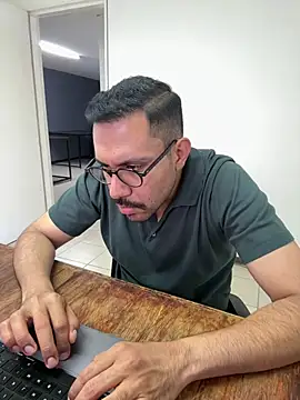 AdrianGarcia89 online show from 04/17/26, 12:35