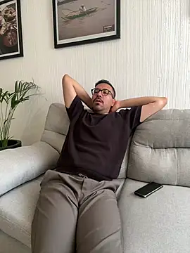 AdrianGarcia89 online show from 04/18/26, 07:07