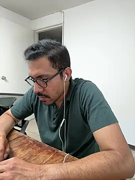 Snapshot of AdrianGarcia89 chatting on 08/01/26, 02:44 AdrianGarcia89 online show from 08/01/26, 02:44