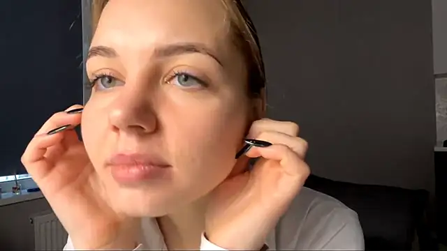 AliceQueenGirl online show from 01/14/26, 12:22