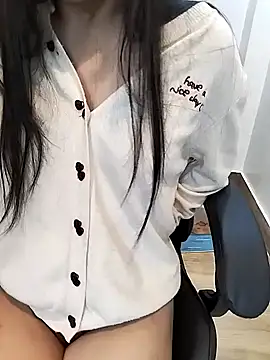 Snapshot of Miu_ii chatting on 01/15/26, 05:01 Miu ii online show from 01/15/26, 05:01