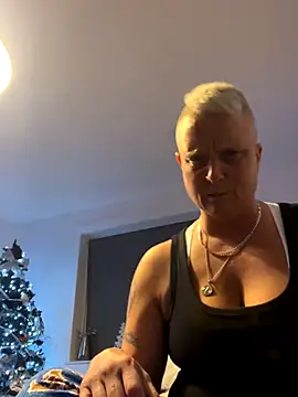 Bendoverbetty3 online show from 12/21/25, 09:55