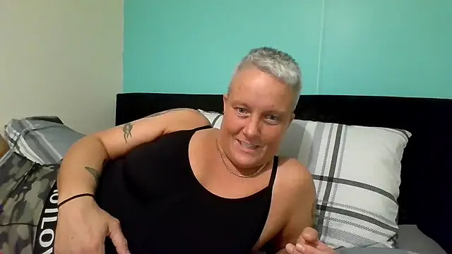 Bendoverbetty3 online show from 01/07/26, 08:00