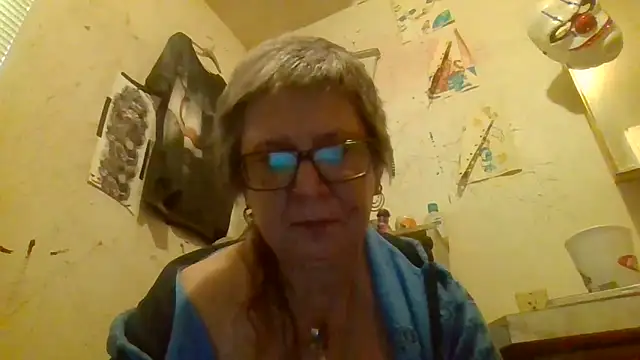 Snapshot of becky1111 chatting on 04/05/26, 11:13 becky1111 online show from 04/05/26, 11:13