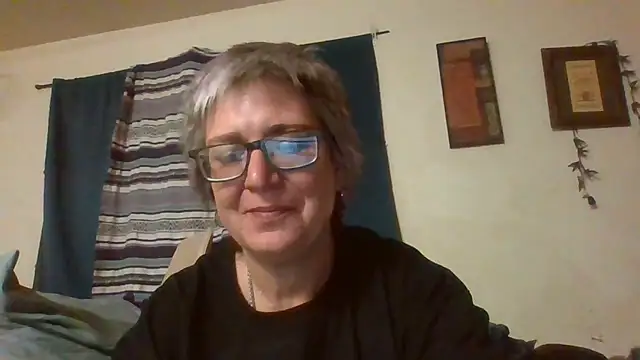 Snapshot of becky1111 chatting on 04/21/26, 02:37 becky1111 online show from 04/21/26, 02:37