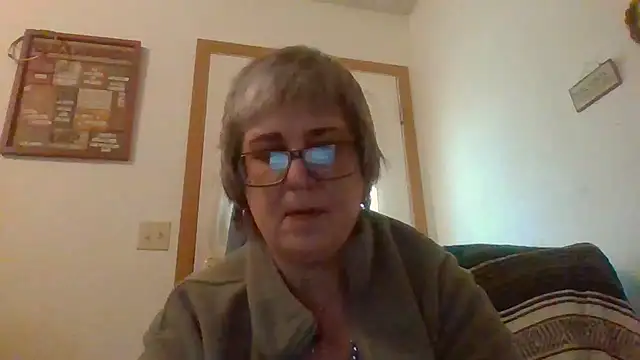 Snapshot of becky1111 chatting on 05/02/26, 02:33 becky1111 online show from 05/02/26, 02:33
