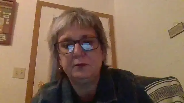 Snapshot of becky1111 chatting on 05/07/26, 04:29 becky1111 online show from 05/07/26, 04:29