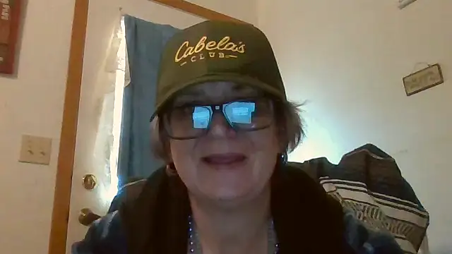 Snapshot of becky1111 chatting on 05/14/26, 03:08 becky1111 online show from 05/14/26, 03:08
