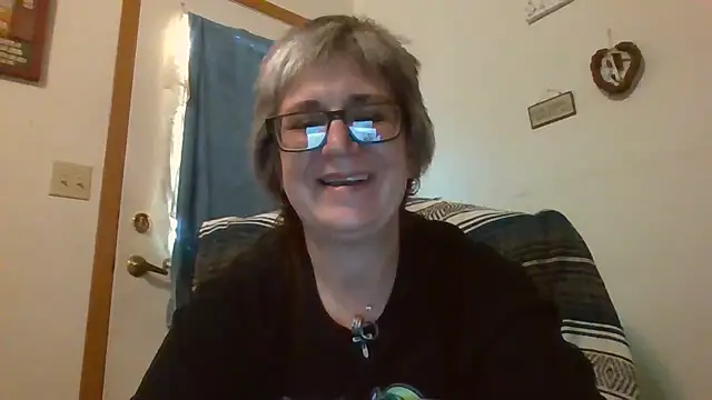Snapshot of becky1111 chatting on 05/16/26, 12:29 becky1111 online show from 05/16/26, 12:29