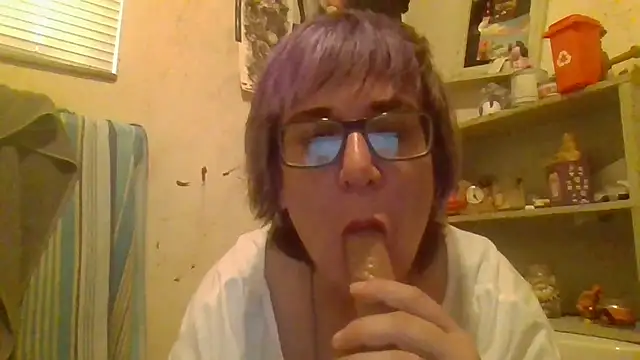 Snapshot of becky1111 chatting on 06/25/26, 12:10 becky1111 online show from 06/25/26, 12:10