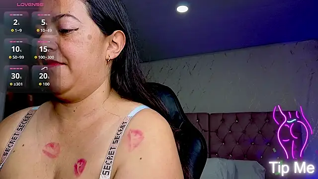 Snapshot of evelyn_harpeery chatting on 02/14/26, 10:56 evelyn harpeery online show from 02/14/26, 10:56