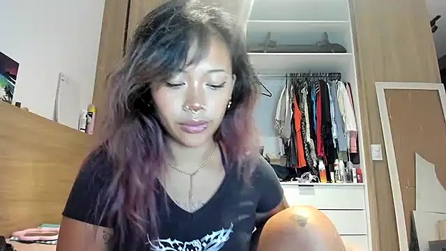 Snapshot of heavenngirlyy444 chatting on 12/18/25, 07:14 heavenngirlyy444 online show from 12/18/25, 07:14