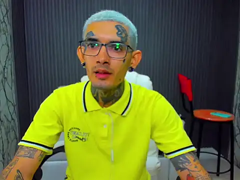 Boy tatto77 online show from 12/17/25, 08:26