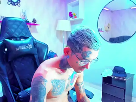 Boy tatto77 online show from 01/19/26, 04:00